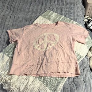 Women’s Doe and Rae peace sign t shirt ✌🏻